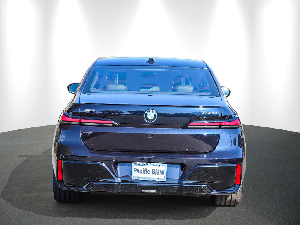 Used 2026 BMW 750e xDrive w/ Premium Package AWD/4WD image 5