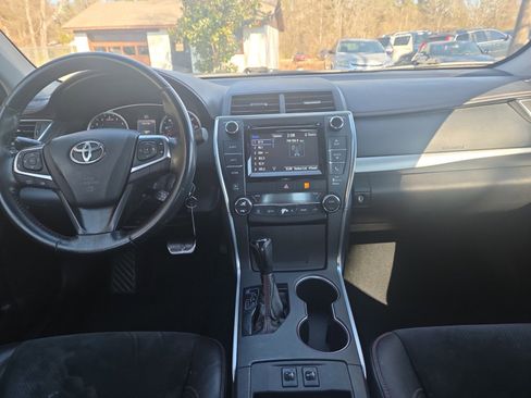 Used 2017 Toyota Camry XSE image 10