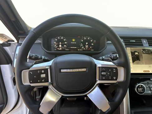 Used 2024 Land Rover Discovery Metropolitan Edition AWD/4WD image 24