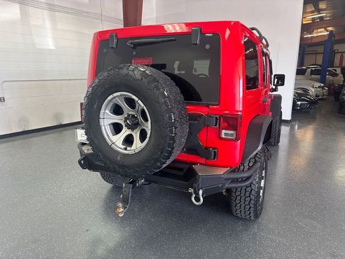 Used 2015 Jeep Wrangler Unlimited Sahara AWD/4WD image 4