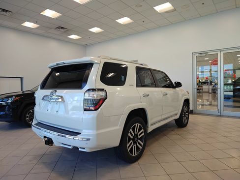 Used 2018 Toyota 4Runner Limited AWD/4WD image 2