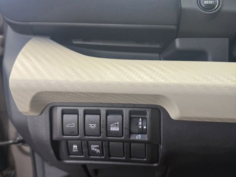 Used 2021 Subaru Ascent Premium w/ Convenience Package image 29