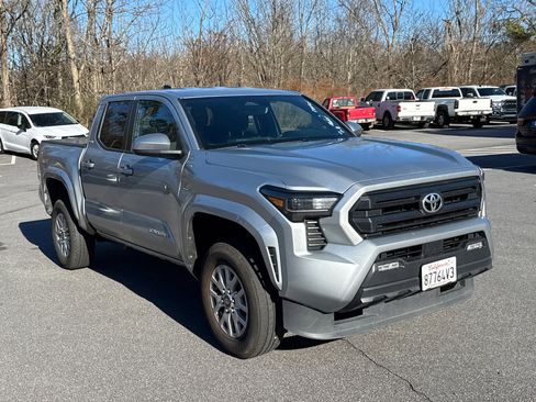Used 2024 Toyota Tacoma SR5 image 3