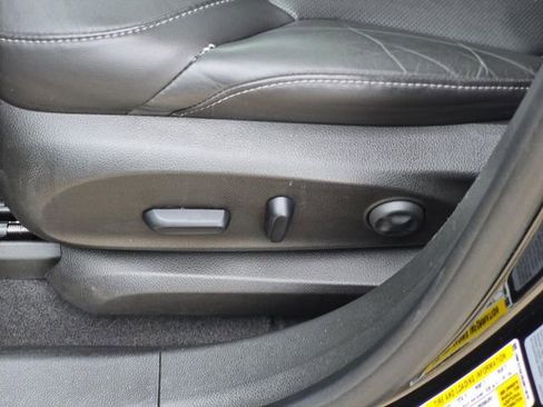 Used 2019 Buick Envision Essence FWD image 23