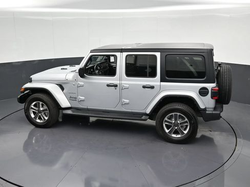 Used 2022 Jeep Wrangler Unlimited Sahara w/ LED Lighting Group AWD/4WD image 27