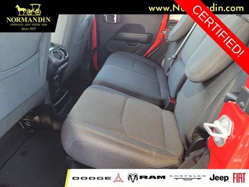 Used 2025 Jeep Wrangler Unlimited Sahara w/ Safety Group AWD/4WD image 18