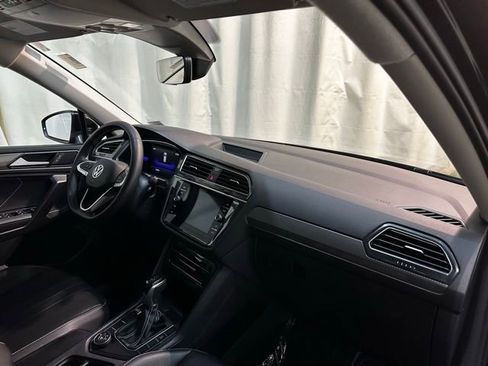 Used 2022 Volkswagen Tiguan SE image 34