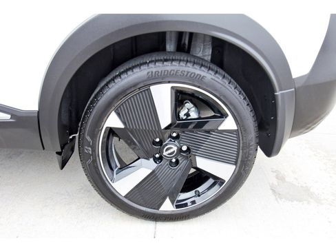 Certified 2025 Nissan Kicks SR image 31