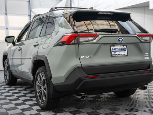 Used 2022 Toyota RAV4 XLE Premium AWD/4WD image 7