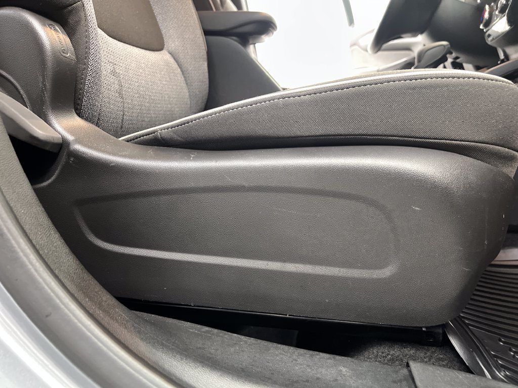 Used 2025 Chevrolet TrailBlazer LT AWD/4WD image 29
