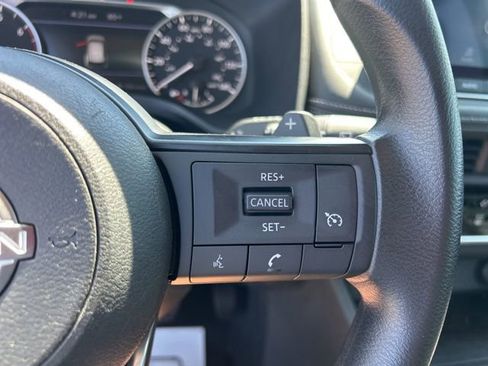 Used 2023 Nissan Rogue S FWD image 18