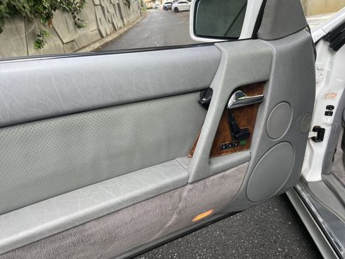 Used 1993 Mercedes-Benz 300 SL image 11