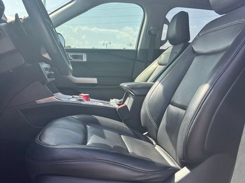 Used 2020 Ford Explorer XLT w/ Equipment Group 202A RWD image 7