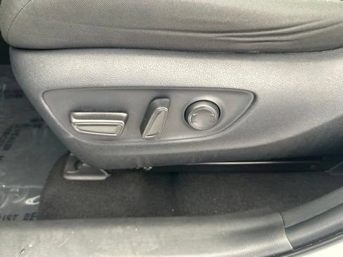 Used 2025 Toyota RAV4 XLE FWD image 37