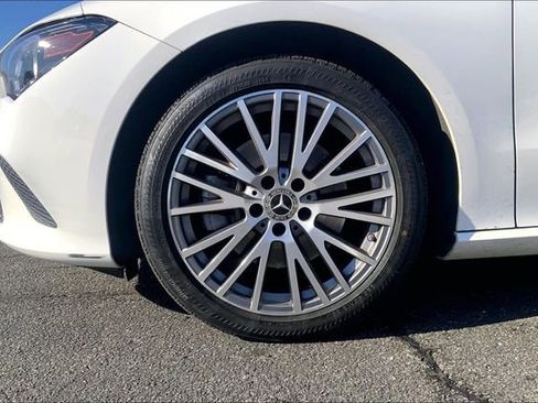 Used 2022 Mercedes-Benz CLA 250 4MATIC image 5