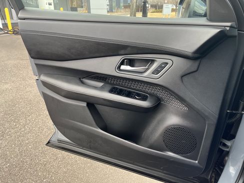 Certified 2025 Nissan Ariya ENGAGE image 17