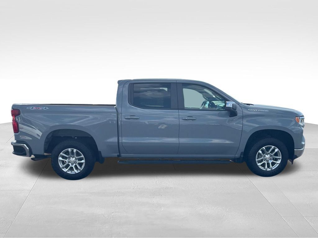 Used 2024 Chevrolet Silverado 1500 LT AWD/4WD image 6