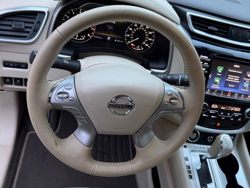 Used 2016 Nissan Murano Platinum w/ Platinum Technology Package FWD image 11