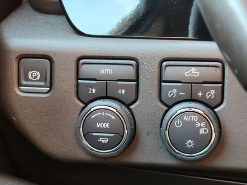 Used 2025 Chevrolet Silverado 1500 LT image 12