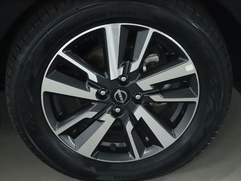 Used 2025 Nissan Versa SV FWD image 10