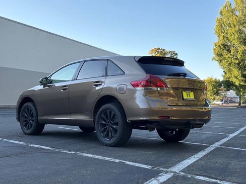 Used 2013 Toyota Venza LE FWD image 3