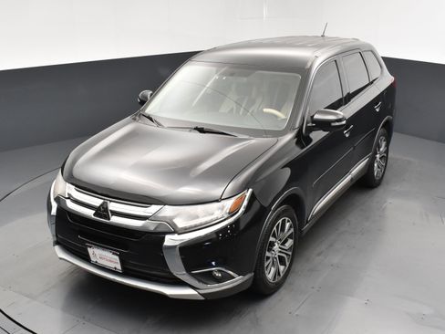 Used 2016 Mitsubishi Outlander SE image 19