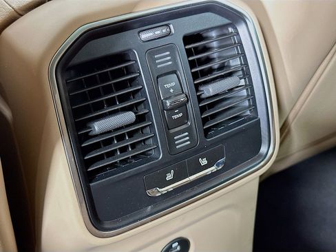 Used 2025 Porsche Macan image 27