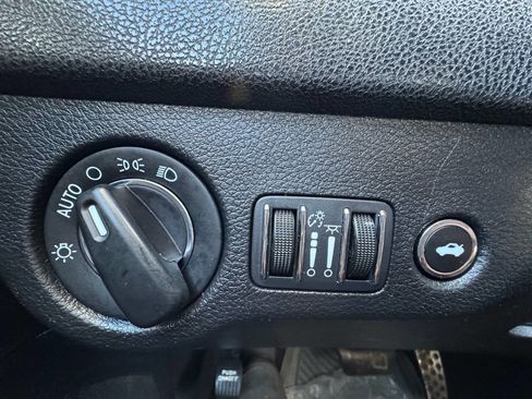 Used 2019 Chrysler 300 Touring w/ Sport Appearance Package image 54