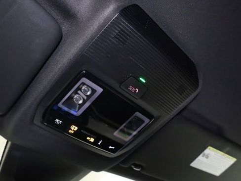 Used 2024 Volkswagen Atlas Cross Sport SE image 27