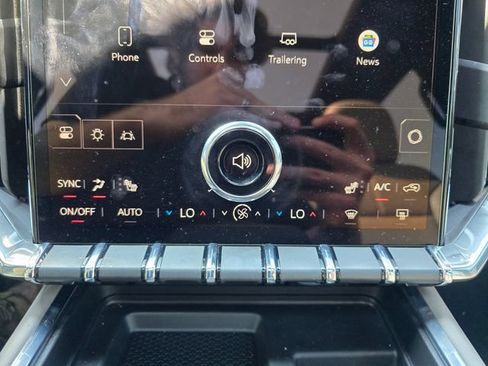 Used 2025 GMC Acadia Elevation w/ Elevation Premium Package FWD image 23