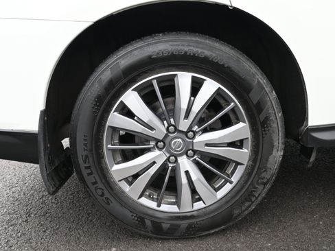 Used 2020 Nissan Pathfinder S image 10