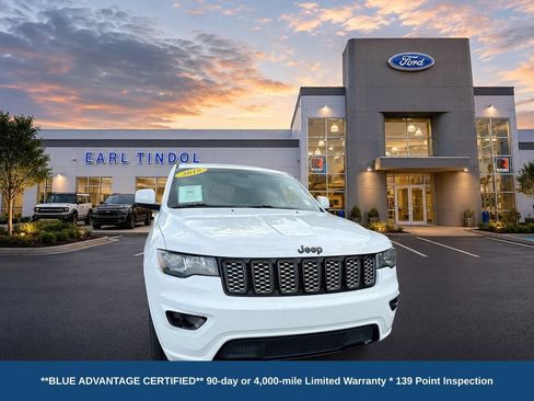 Used 2018 Jeep Grand Cherokee Altitude AWD/4WD image 2