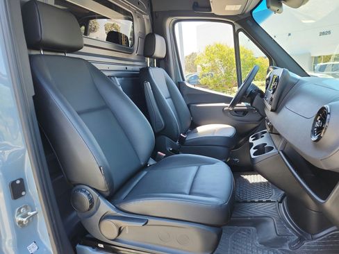 Used 2024 Mercedes-Benz Sprinter 2500 image 9