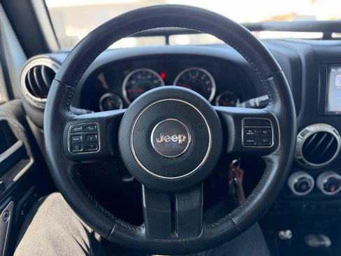 Used 2018 Jeep Wrangler Unlimited Rubicon w/ Connectivity Group AWD/4WD image 6