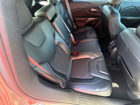 Used 2021 Jeep Cherokee Latitude Plus image 12