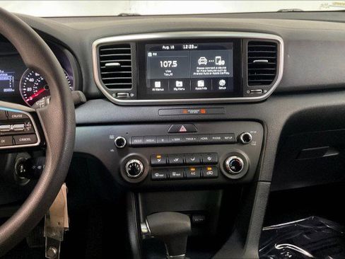 Used 2020 Kia Sportage LX image 6