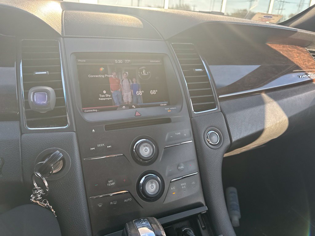 Used 2013 Ford Taurus Limited FWD image 7