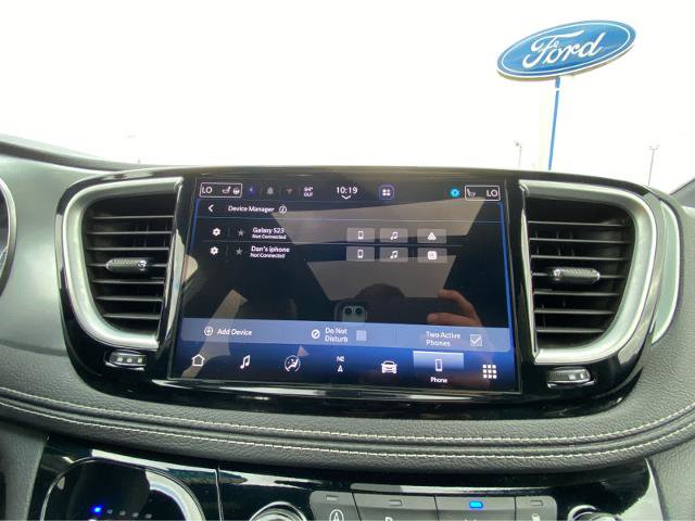 Used 2026 Chrysler Pacifica Limited FWD image 36
