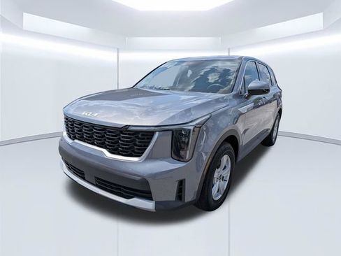 Used 2025 Kia Sorento LX FWD image 9