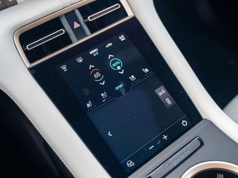 Certified 2023 Porsche Taycan 4S AWD/4WD image 19