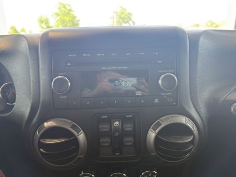 Used 2018 Jeep Wrangler Unlimited Sport S AWD/4WD image 14