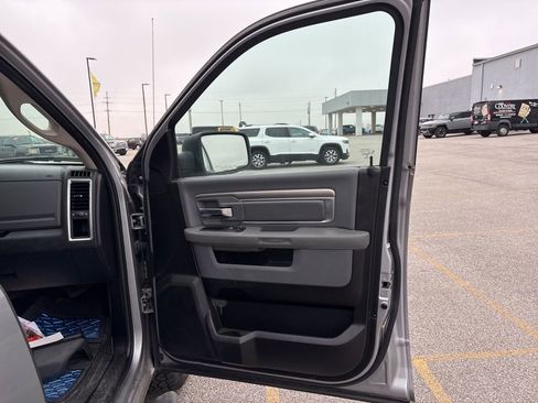 Used 2019 RAM 1500 Classic SLT w/ Luxury Group image 25