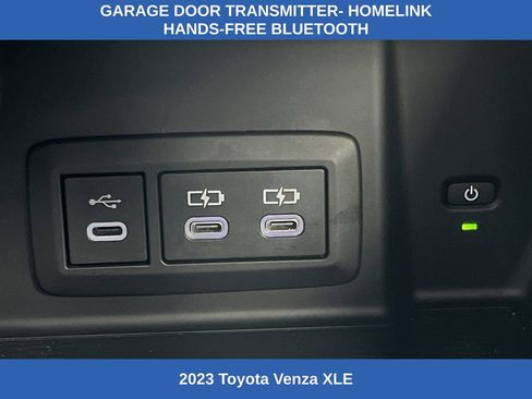 Used 2023 Toyota Venza XLE image 7