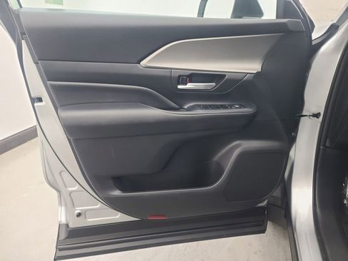 Used 2025 Toyota Grand Highlander AWD image 29