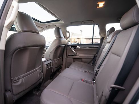 Used 2018 Lexus GX 460 image 34