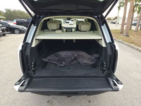 Used 2023 Land Rover Range Rover SV image 8