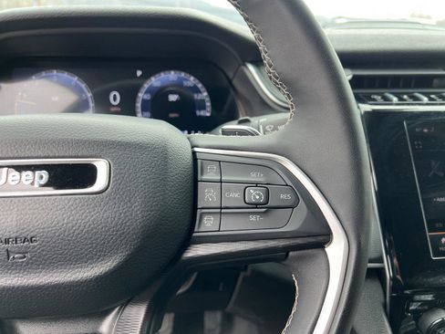 Used 2024 Jeep Grand Cherokee L Laredo image 16