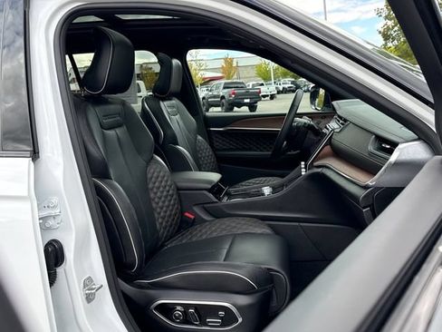 Used 2023 Jeep Grand Cherokee Summit w/ Advanced Protech Group IV AWD/4WD image 27