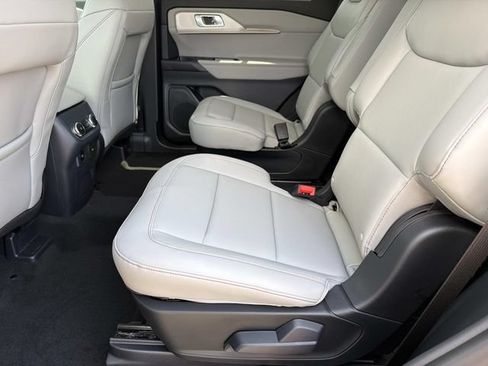 New 2026 Ford Explorer Active w/ Active Comfort Package RWD image 23