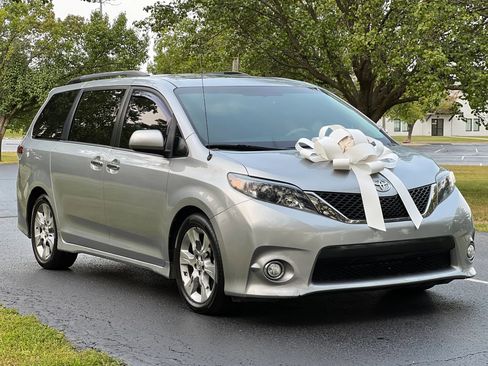 Used 2013 Toyota Sienna SE image 8